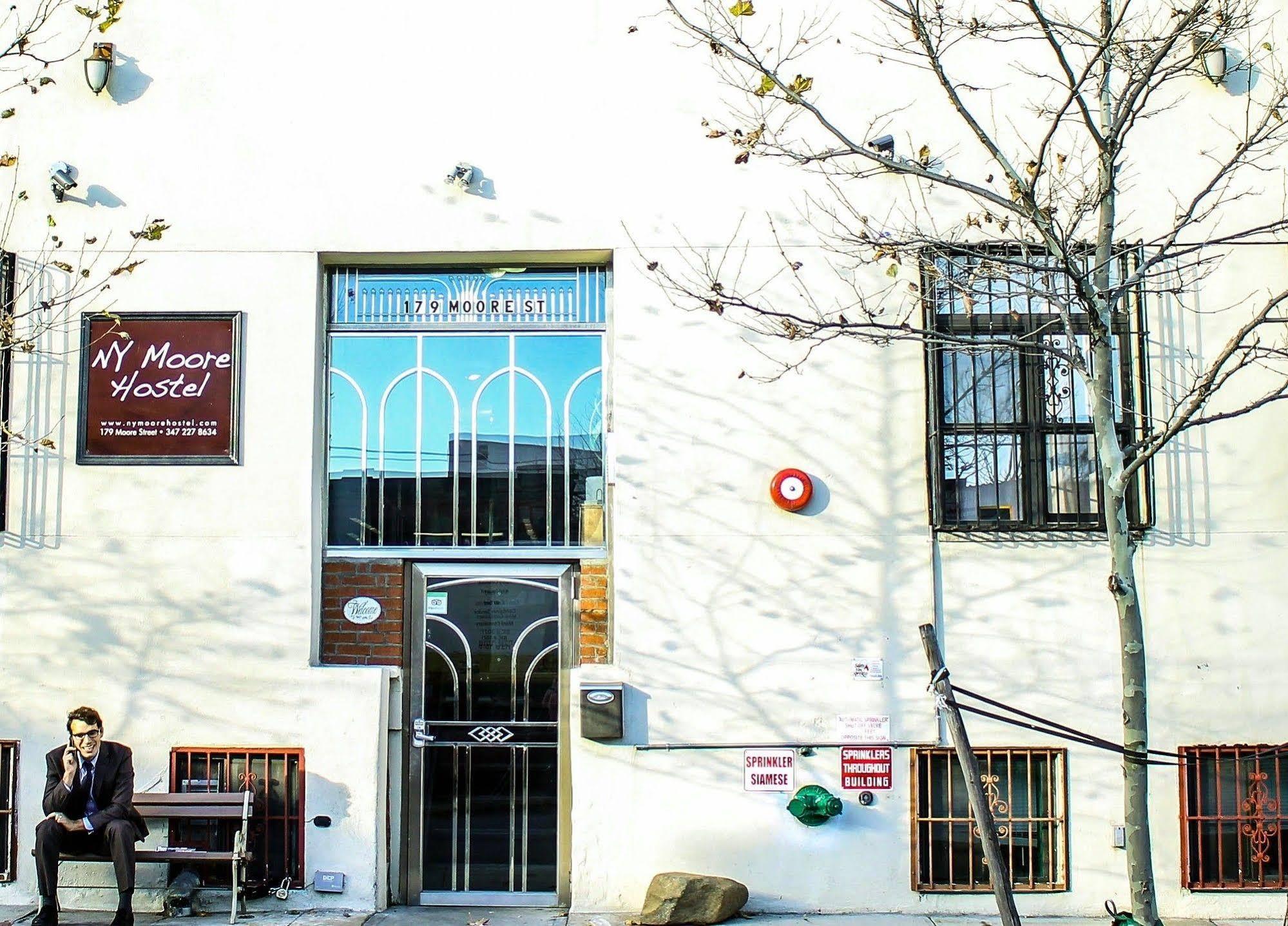 Ny Moore Hostel New York Bagian luar foto