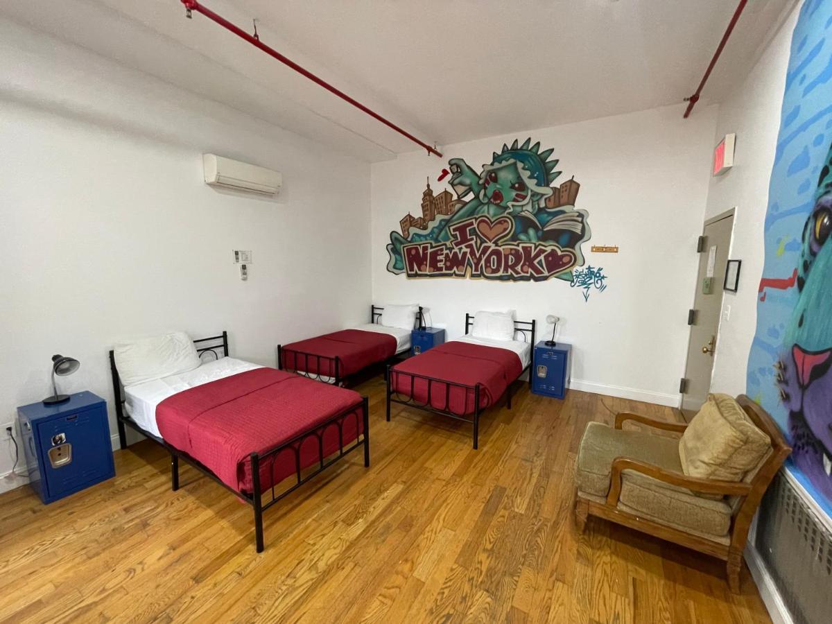 Ny Moore Hostel New York Bagian luar foto