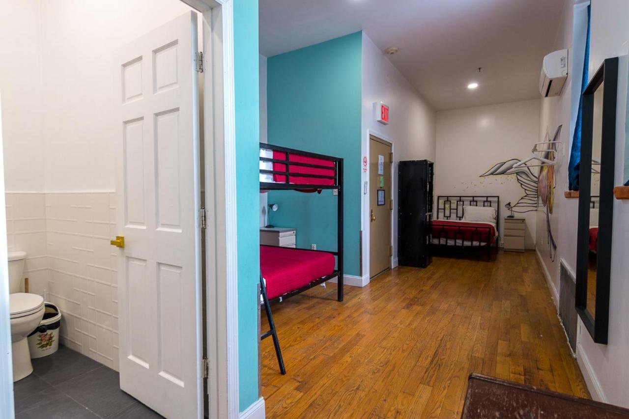 Ny Moore Hostel New York Bagian luar foto
