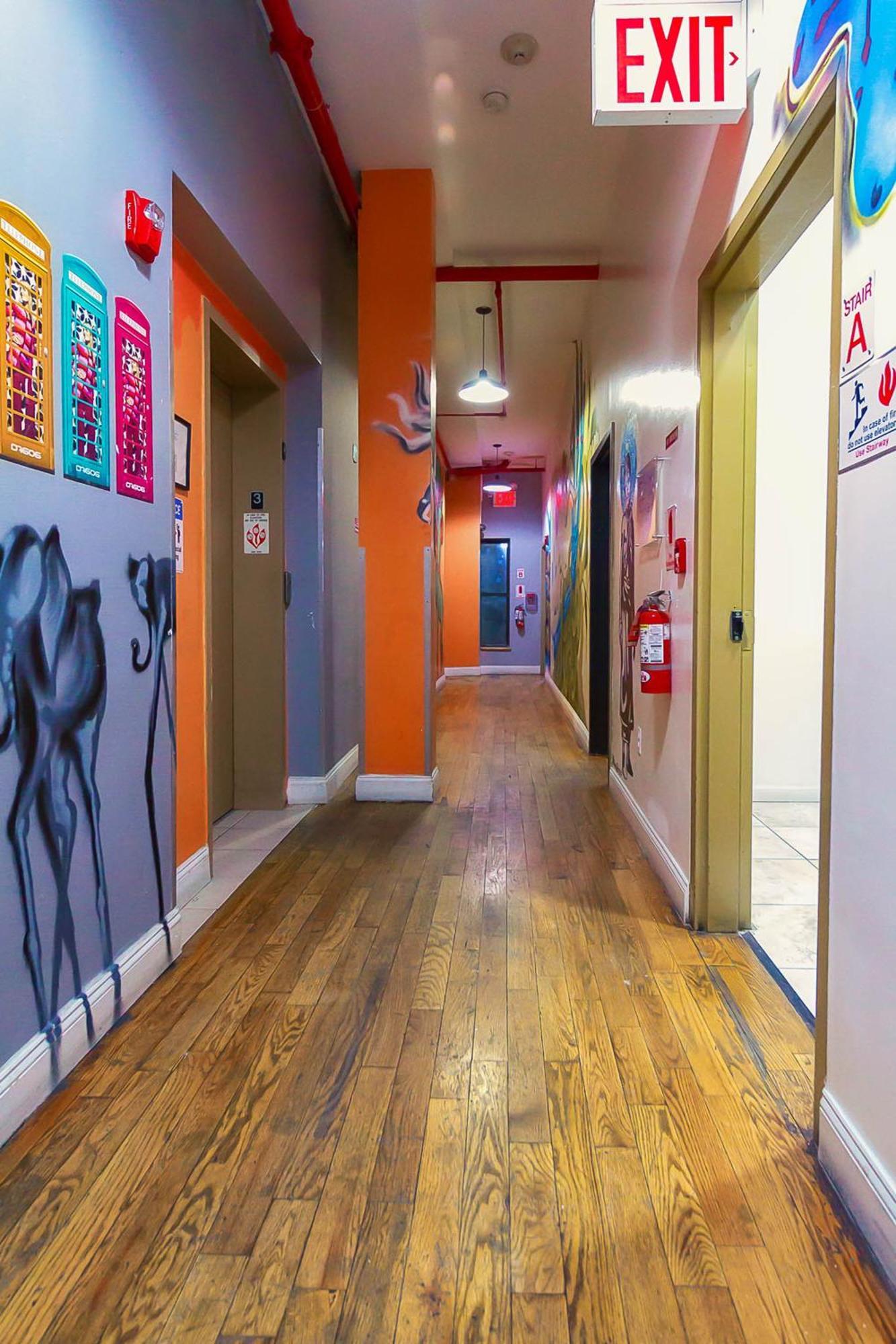 Ny Moore Hostel New York Bagian luar foto