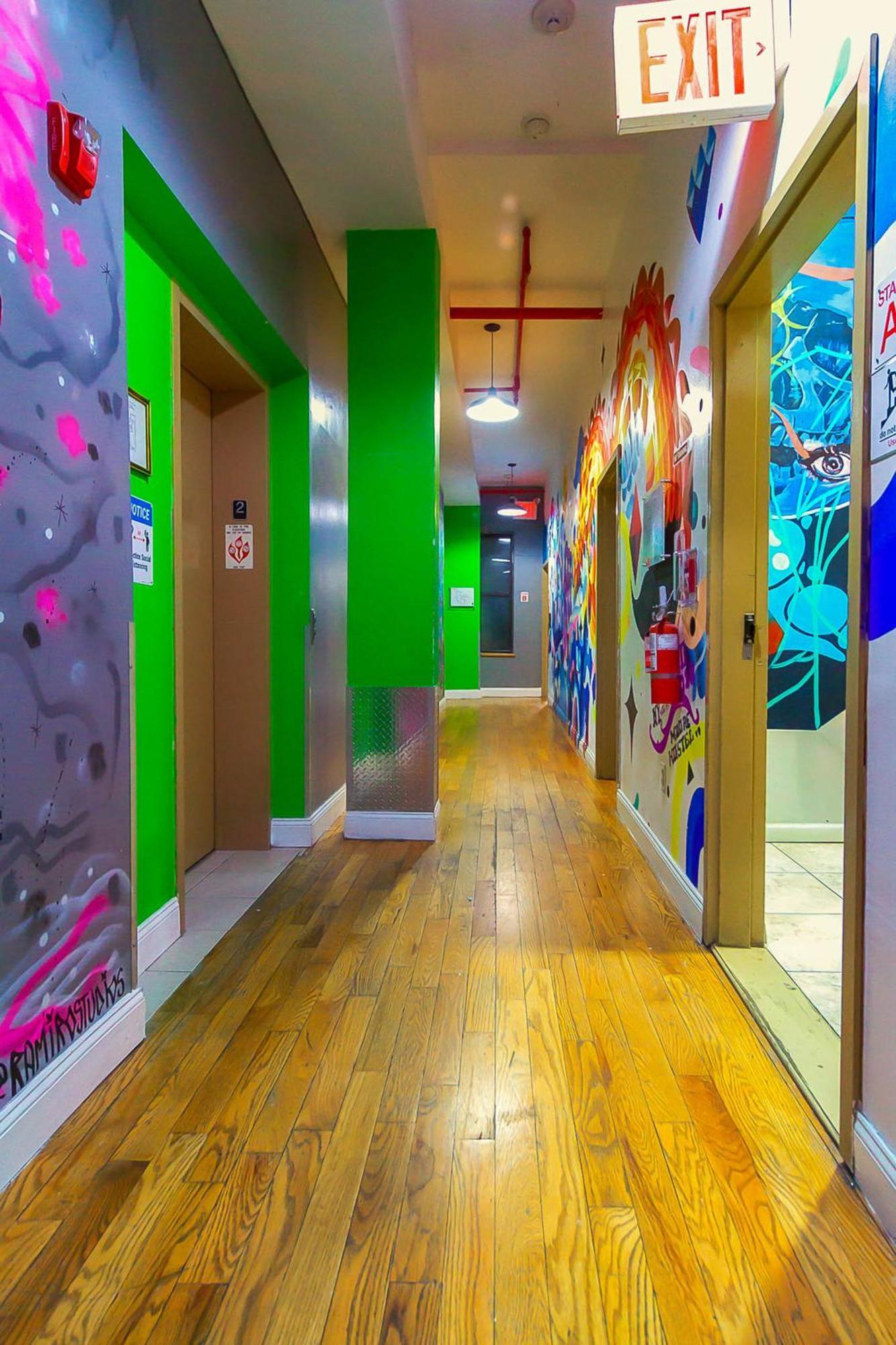 Ny Moore Hostel New York Bagian luar foto