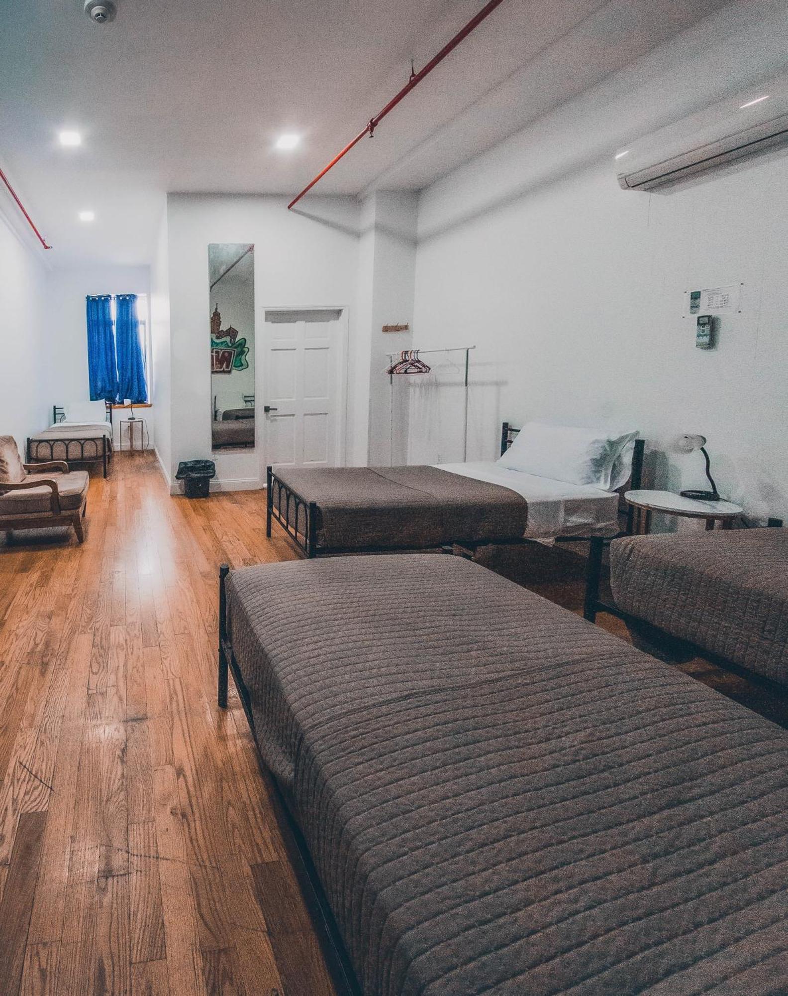 Ny Moore Hostel New York Bagian luar foto