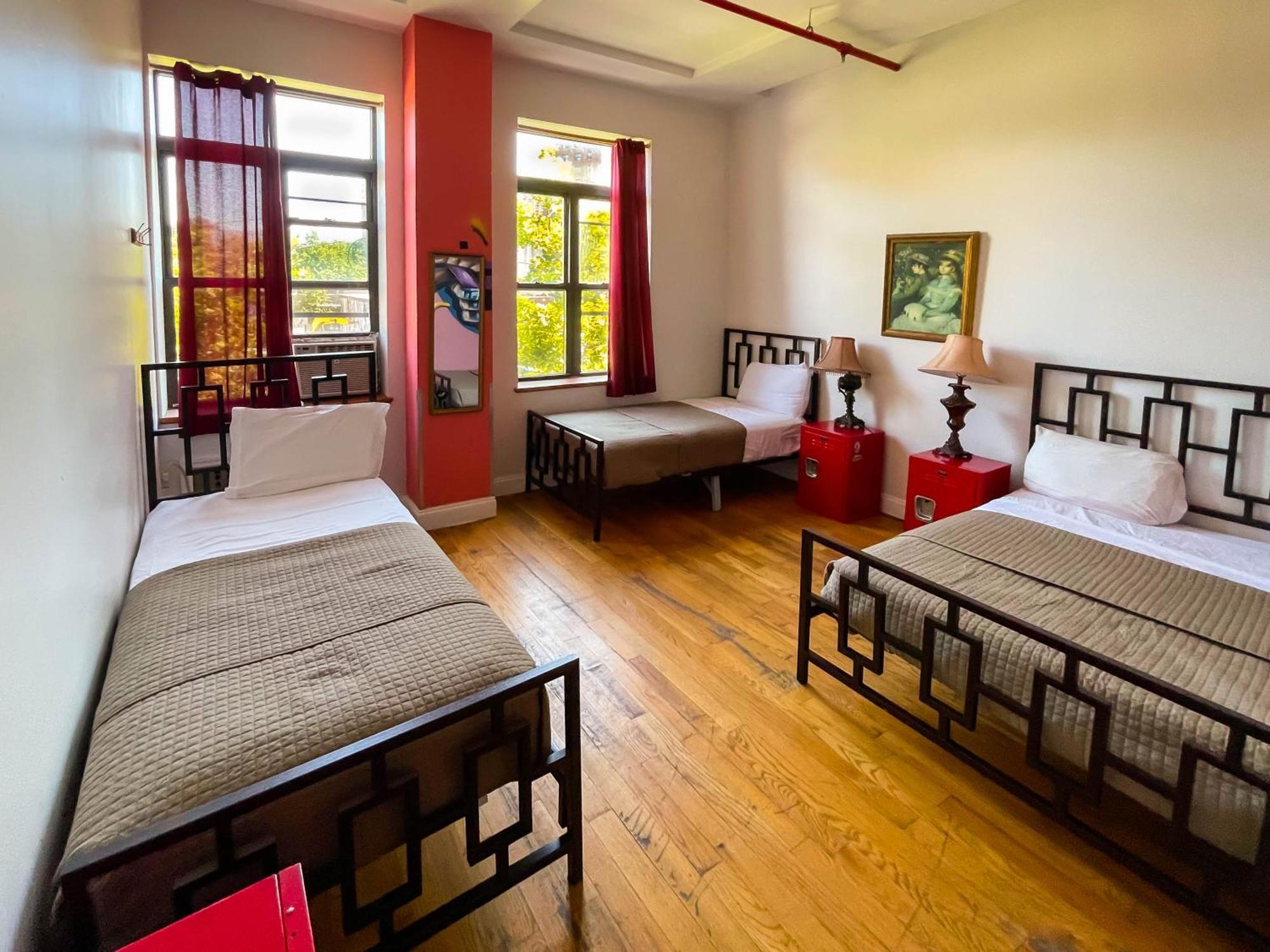Ny Moore Hostel New York Bagian luar foto