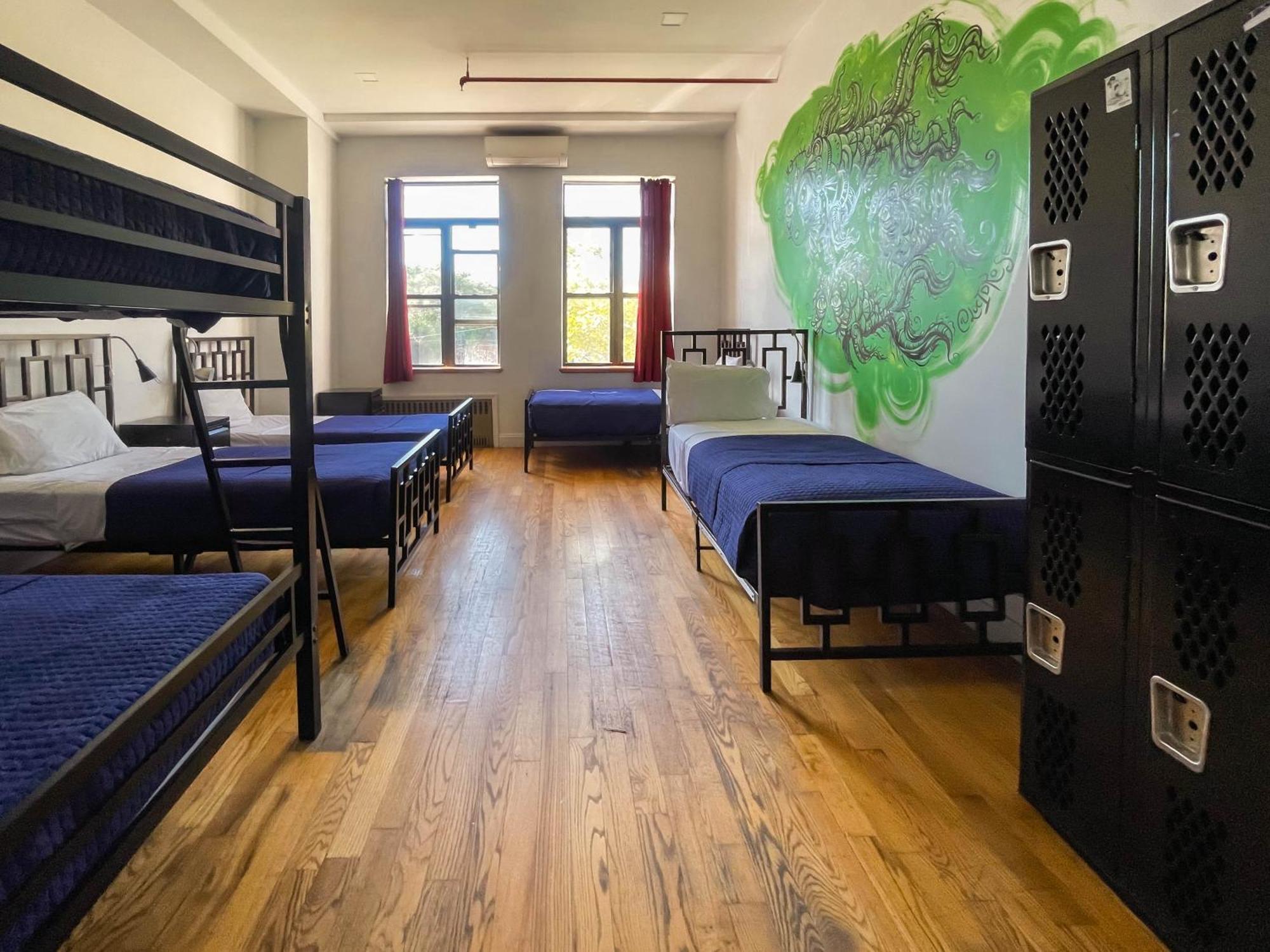Ny Moore Hostel New York Bagian luar foto
