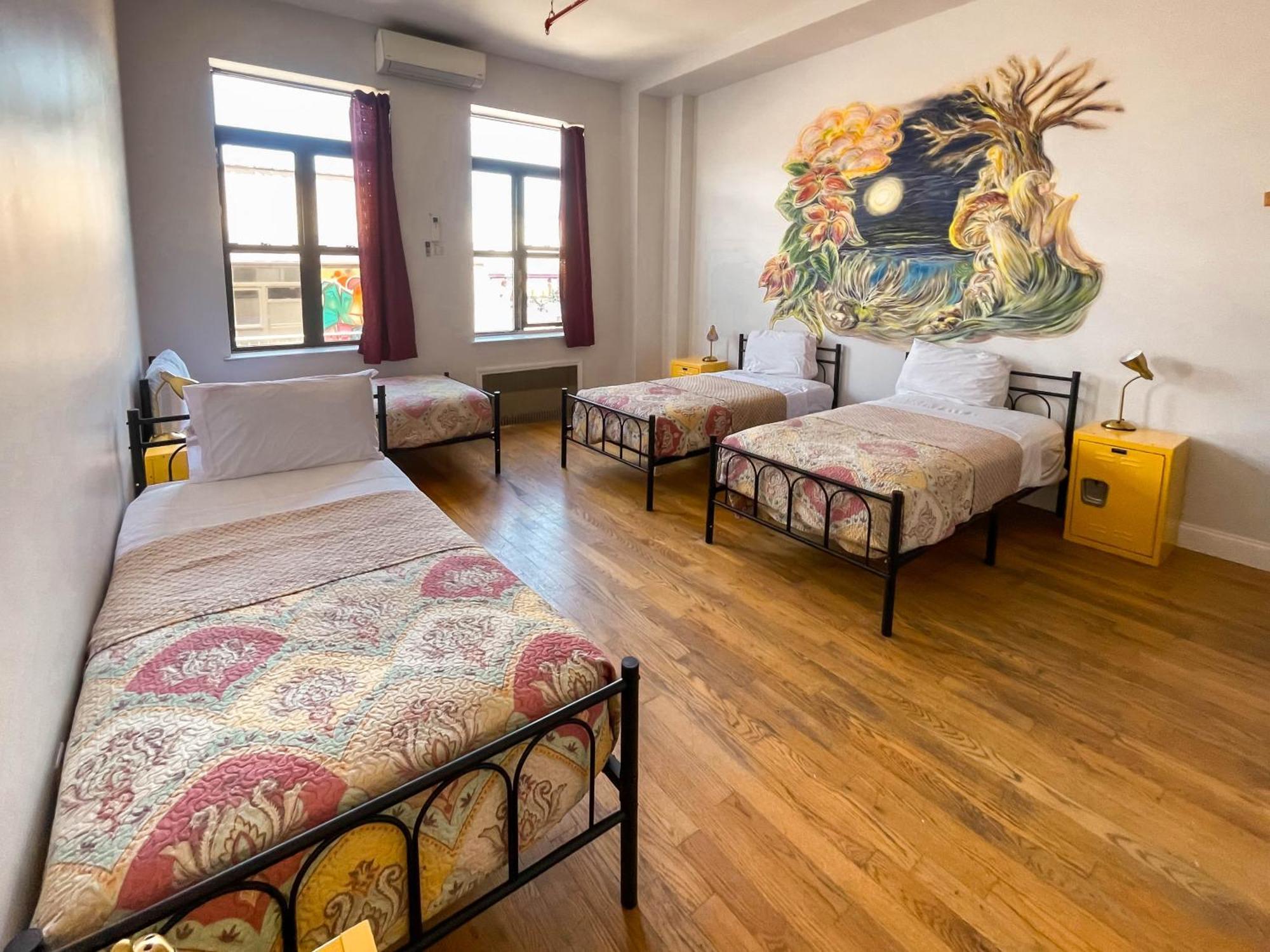 Ny Moore Hostel New York Bagian luar foto