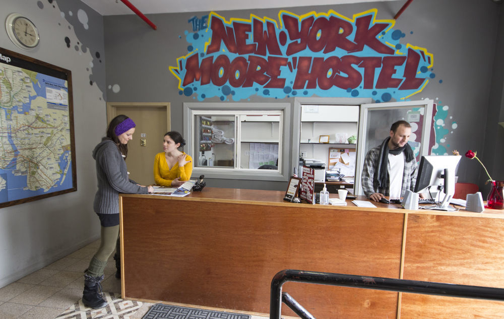 Ny Moore Hostel New York Bagian luar foto