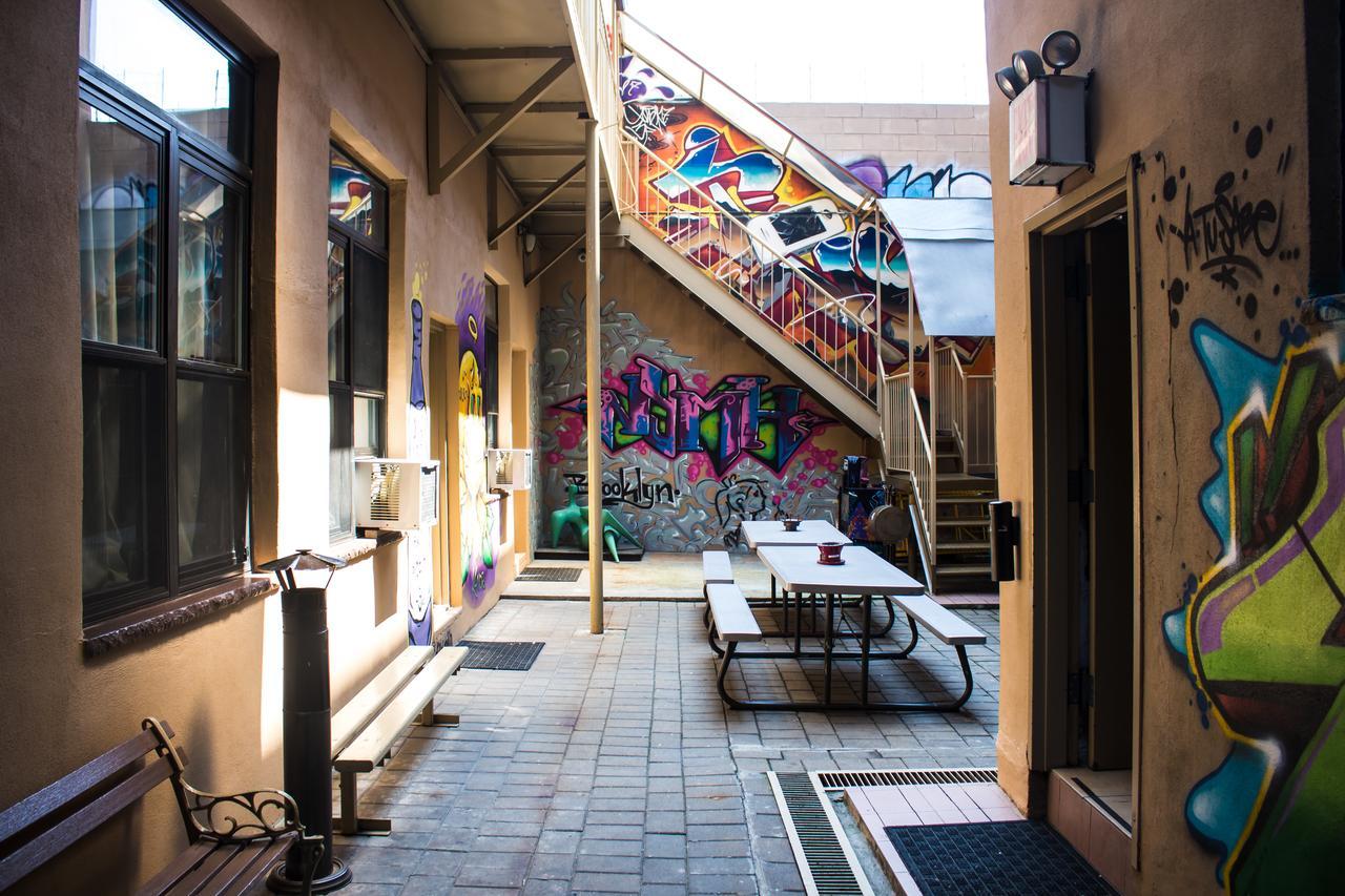 Ny Moore Hostel New York Bagian luar foto