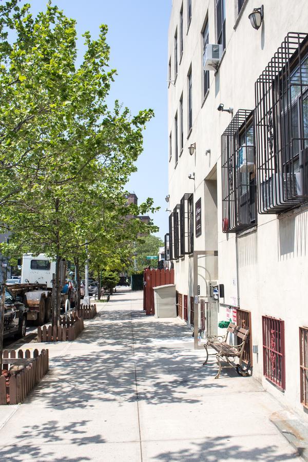 Ny Moore Hostel New York Bagian luar foto