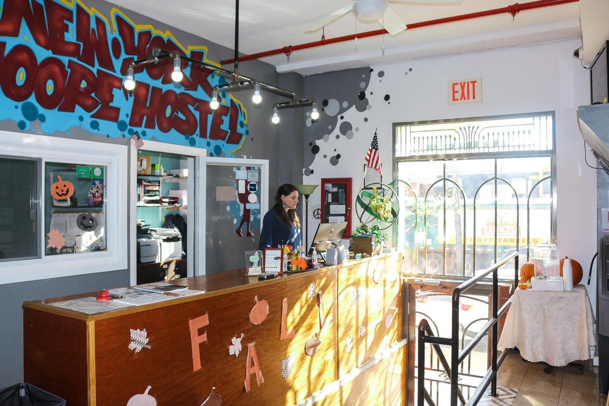 Ny Moore Hostel New York Bagian luar foto